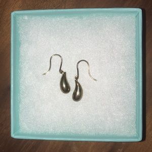 Tiffany drop earrings. includes original box+bag